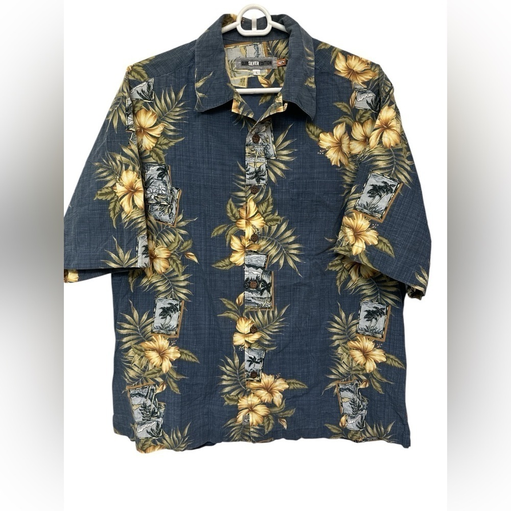 QuikSilver Edition Hawaiian hibiscus Short Sleeve Button down Shirt